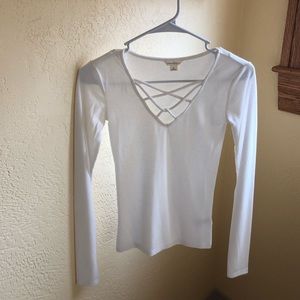 AEROPOSTALE white v-neck shirt